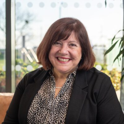  Debbie Cairns 